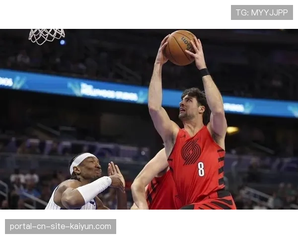 杨瀚森首次进入开拓者常规轮换 双塔组合尝试开启新角色