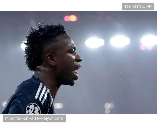 皇马传中战术针对本菲卡边后卫软肋 姆巴佩后点头球展现打击效率